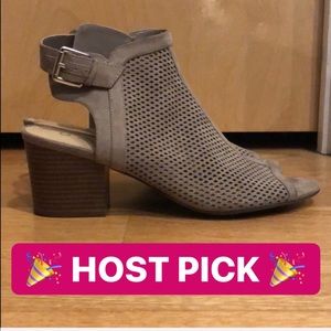 HP NWOT 👆Taupe Heels